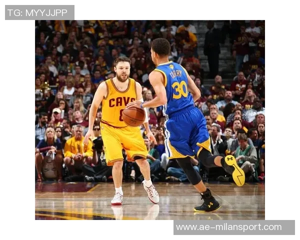 张佳玮分析勇士队表现受限尺寸与速度双重压制影响比赛空间利用 张佳玮分析勇士队表现受限尺寸与速度双重压制影响比赛空间利用