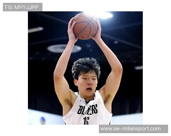 杨瀚森英语水平提升缓慢夏季联赛依赖克里斯翻译沟通