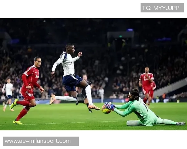 坎贝尔回忆热刺球迷攻击事件称无人道歉与菲戈遭遇相似